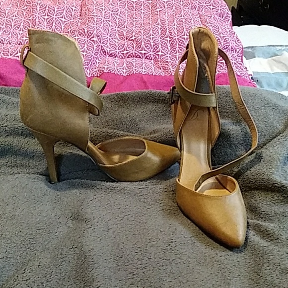 Shoes - Picture 3 of 3